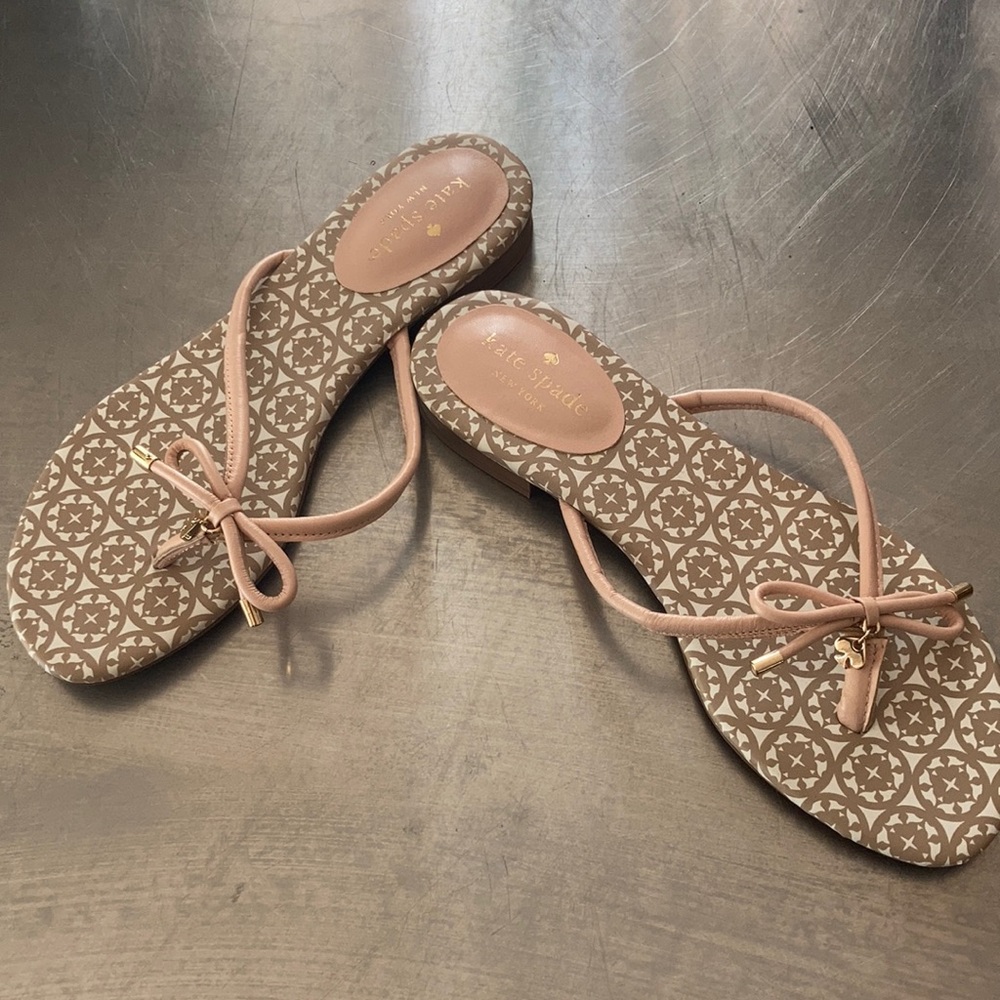 Nude Kate Spade flip flops sz 8